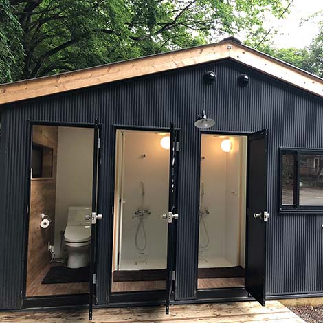 NATIVE SUPシャワーとトイレの扉を開けている画像